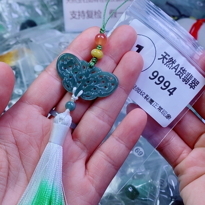 翡翠颈饰未镶嵌吊坠