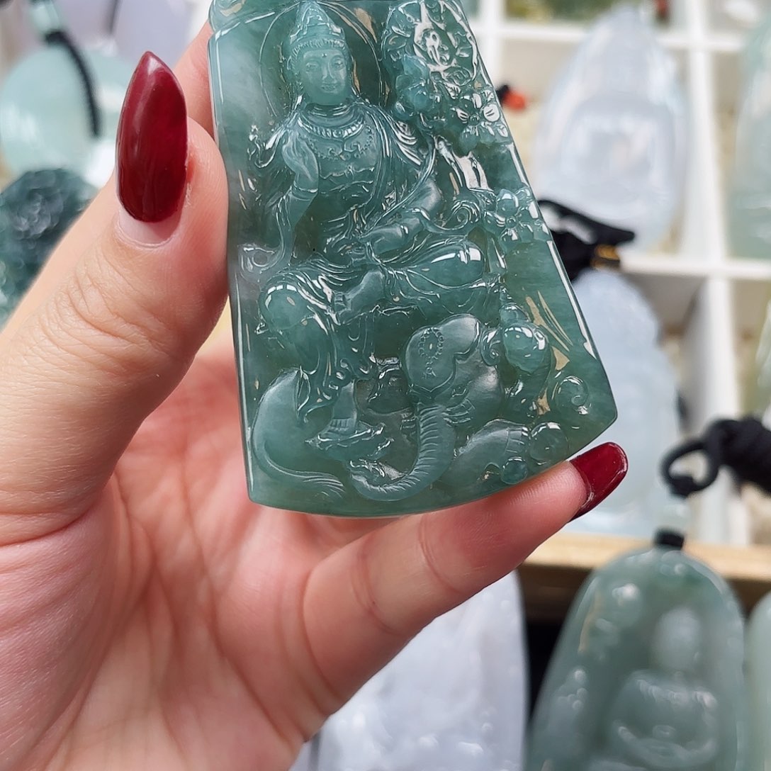 翡翠颈饰未镶嵌卓*刀普贤