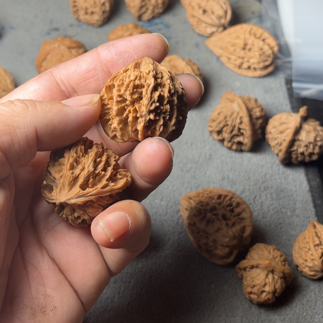 有***候文玩核桃吊坠刺龙