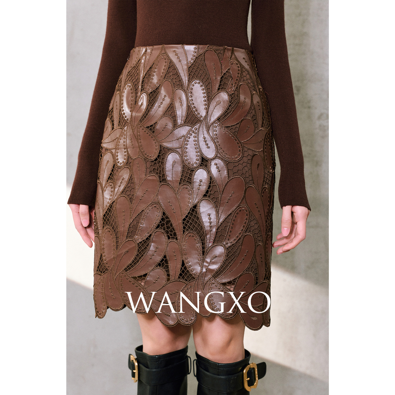 WANGXO  咖色绣花包臀皮裙257645W