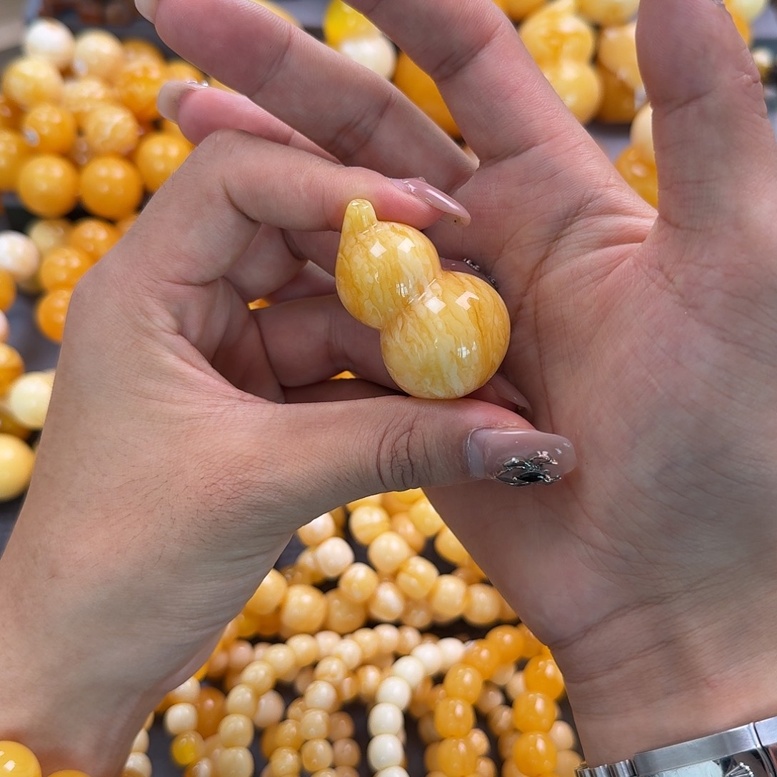 蜜蜡未镶嵌珠宝奇石