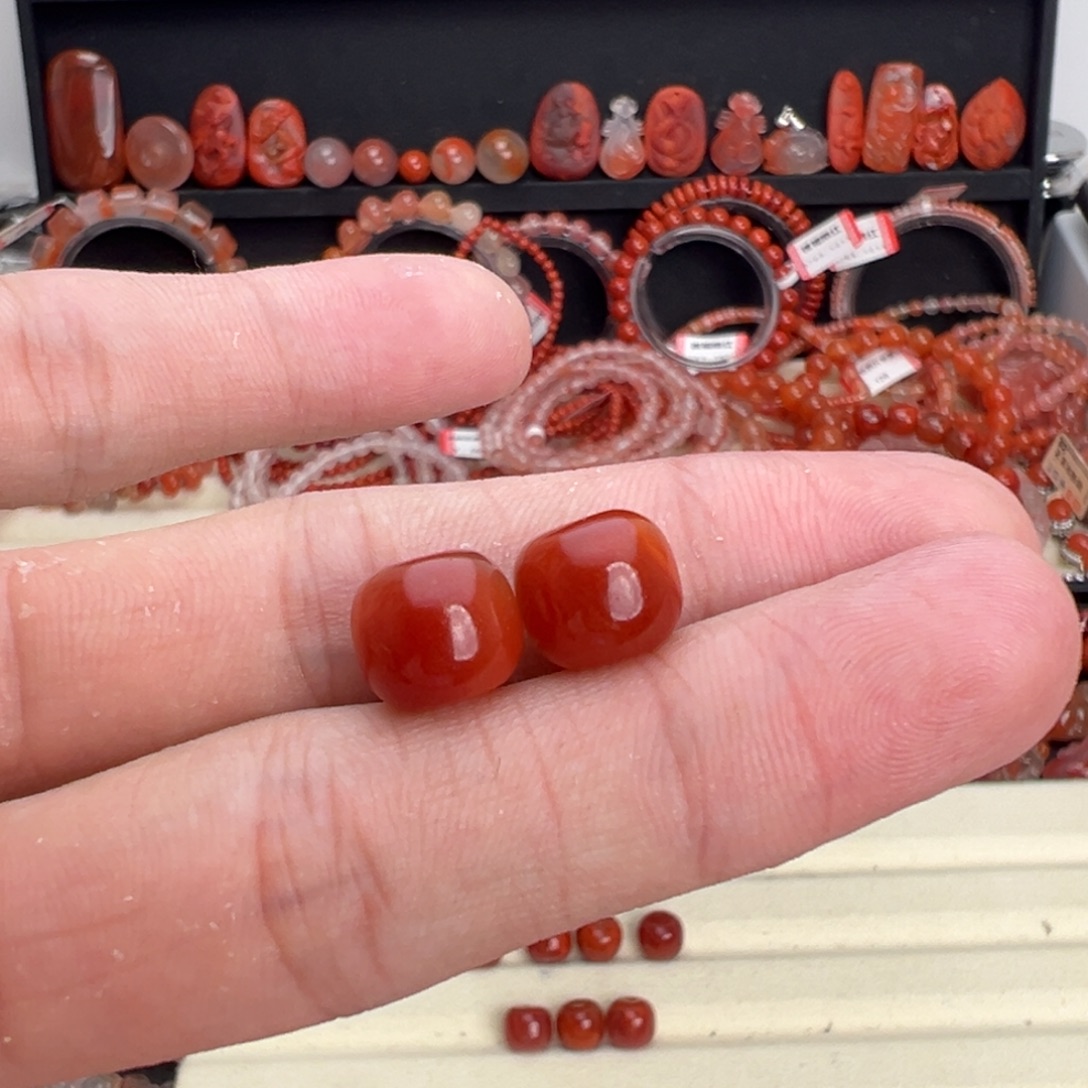 可***子南红玛瑙未镶嵌颈饰两颗