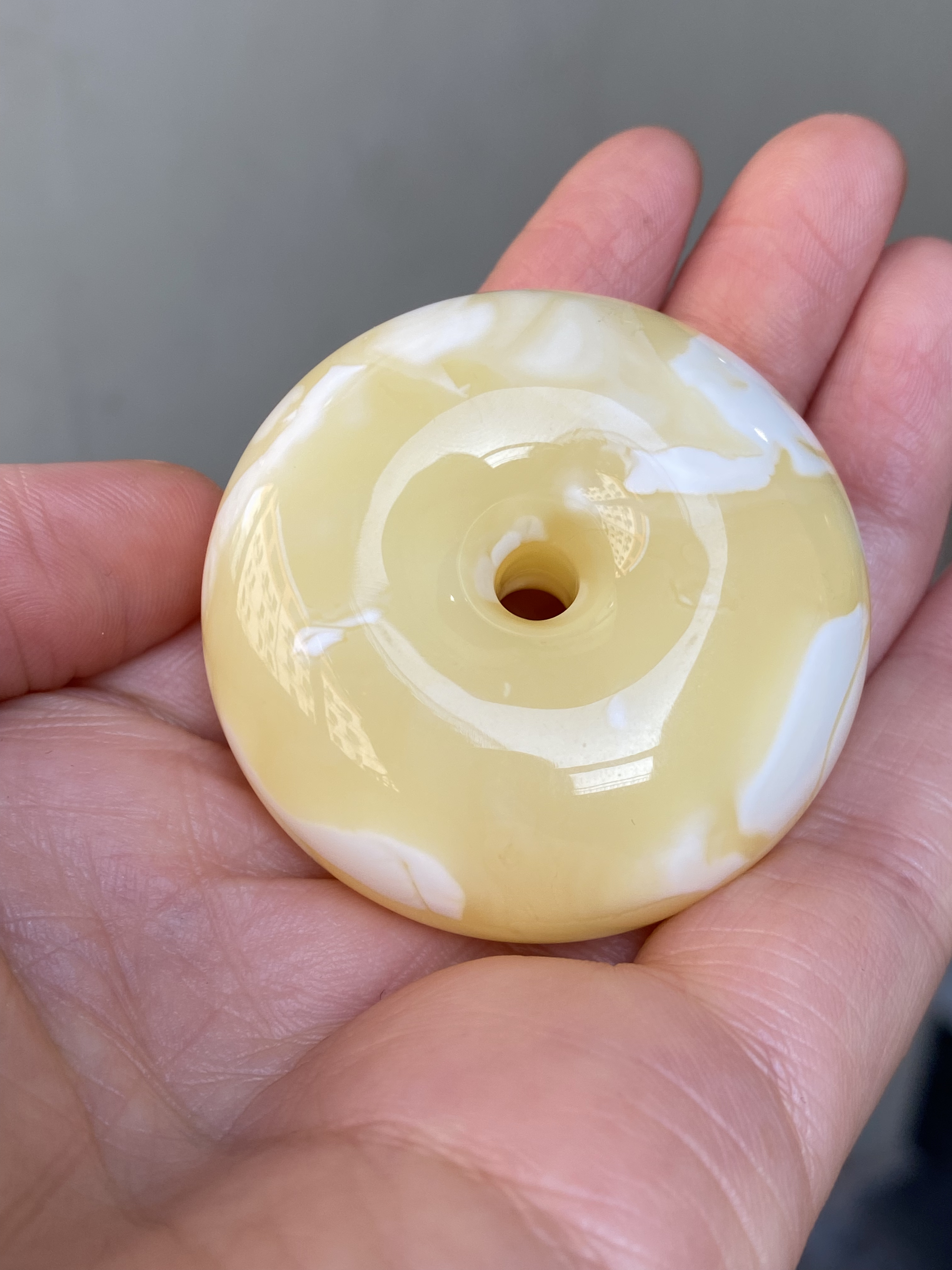 34.12精品白蜡高货平安扣挂件、纹路清晰流畅品质不错男女都可佩戴