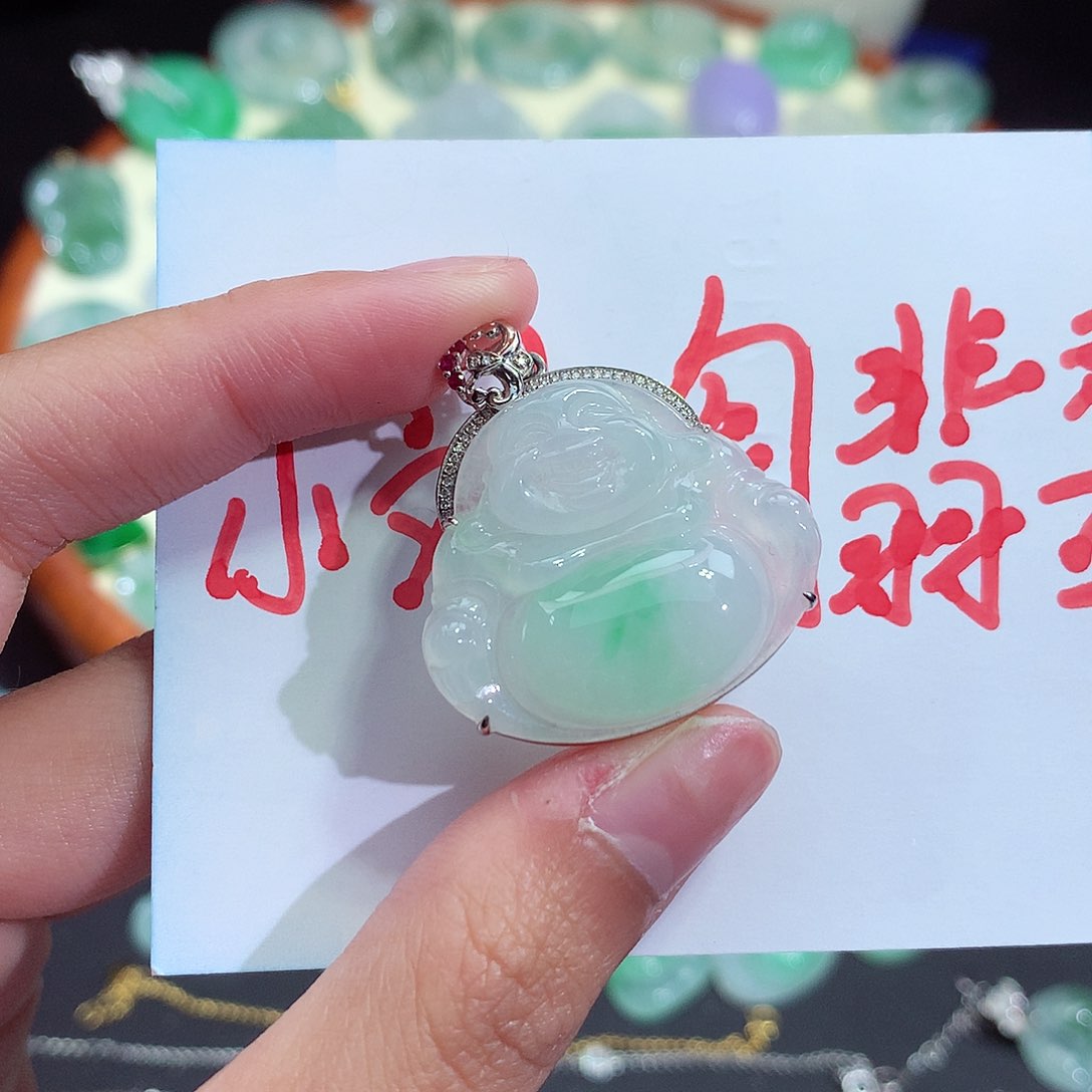 翡翠未镶嵌颈饰佛公