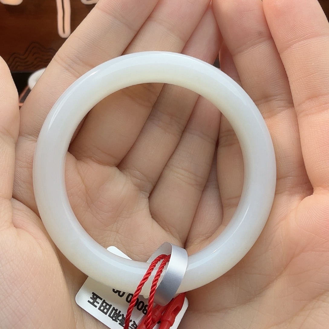 U***u和田玉未镶嵌手镯