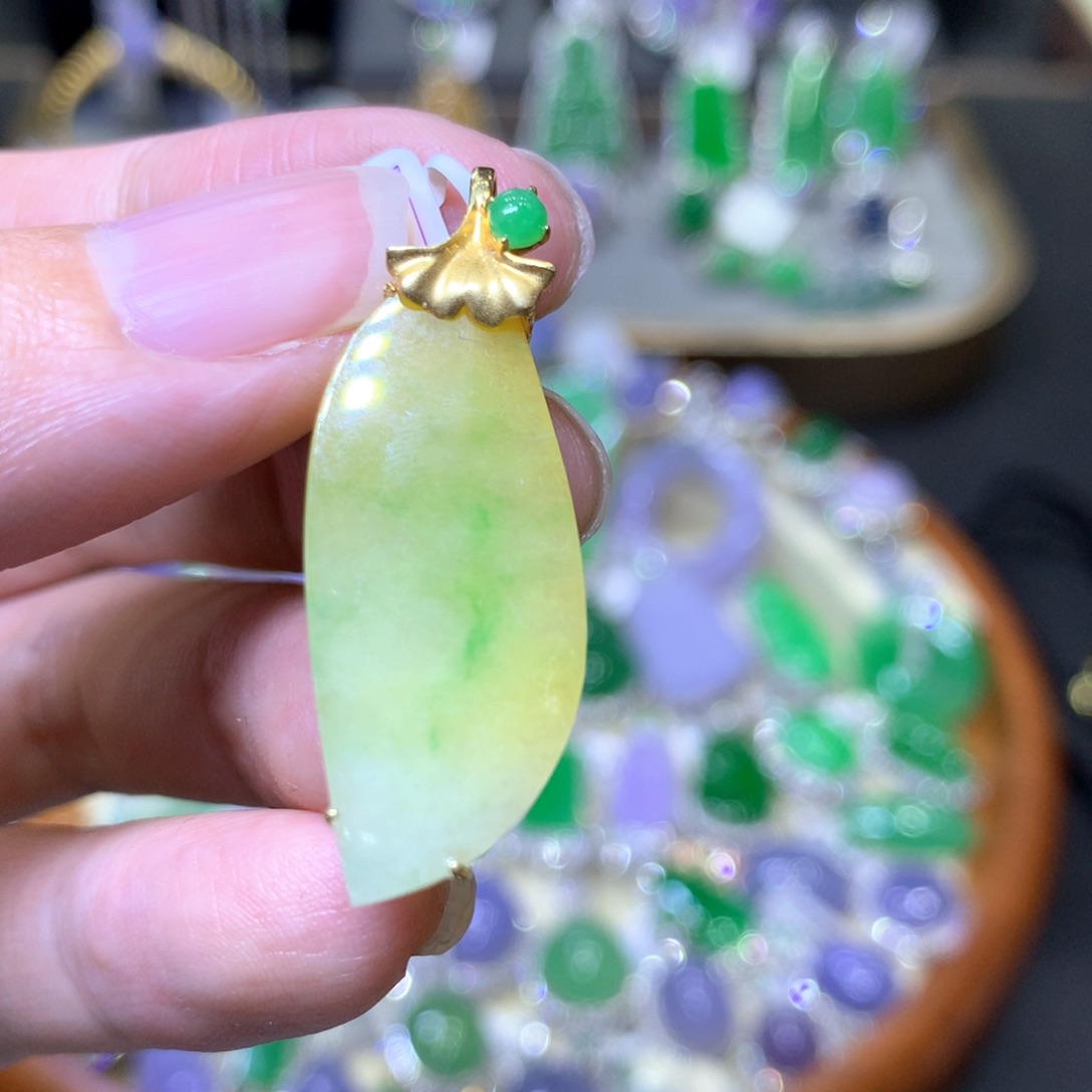 【闪购商品】翡翠颈饰18K金镶嵌翡翠吊坠项链