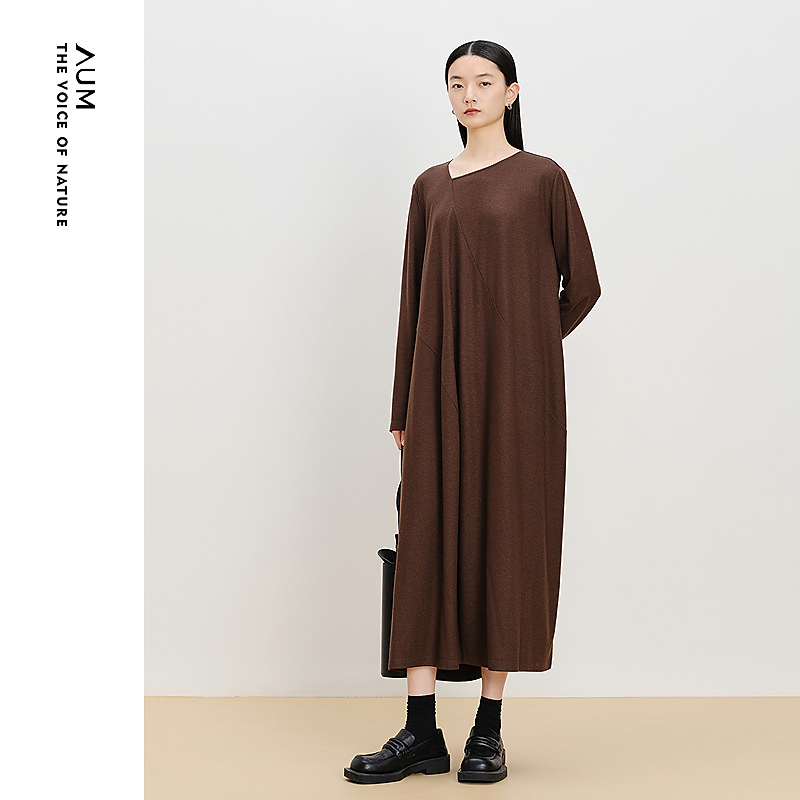 AUM噢姆秋冬气质长袖针织不规则时尚纯色宽松连衣裙M1EG40496