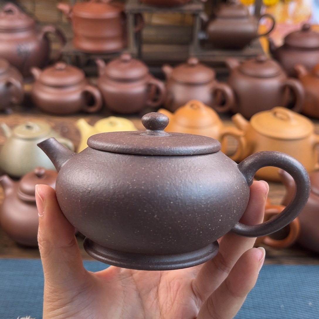 紫砂茶壶手工制作工艺精湛