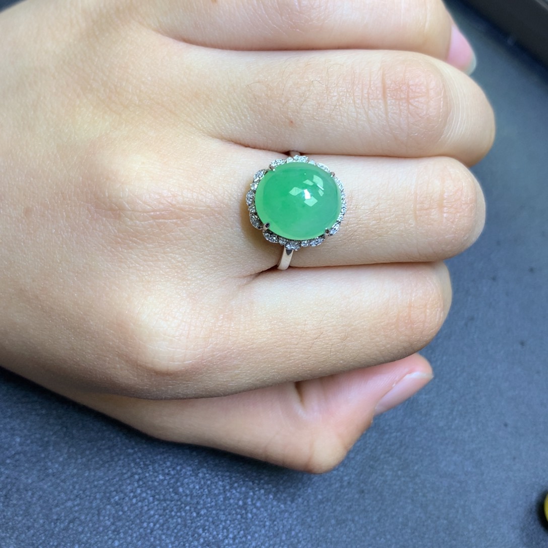 翡翠颈饰18K金镶嵌翡翠