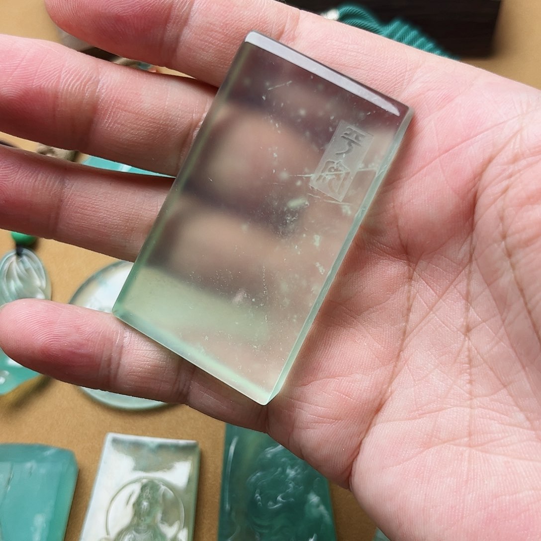 蛇纹石玉颈饰合金