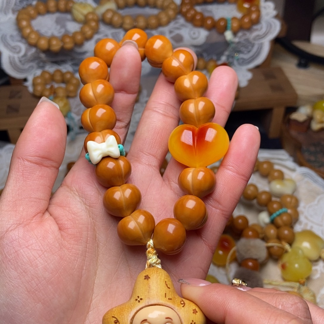 猴头核桃吊坠玻璃底屁桃高定15手持