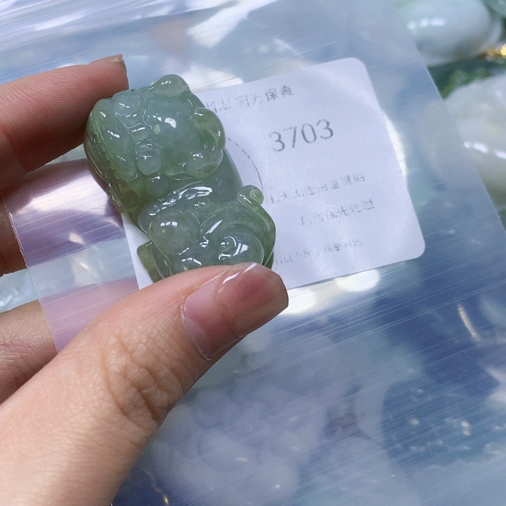 翡翠颈饰未镶嵌翡翠