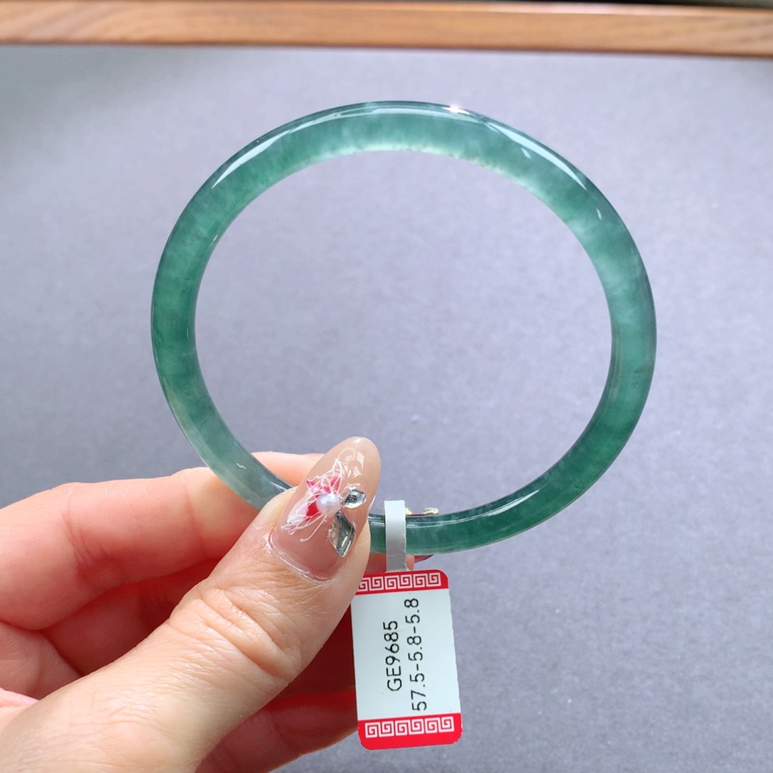 翡翠手镯未镶嵌天然翡翠手镯叮当镯