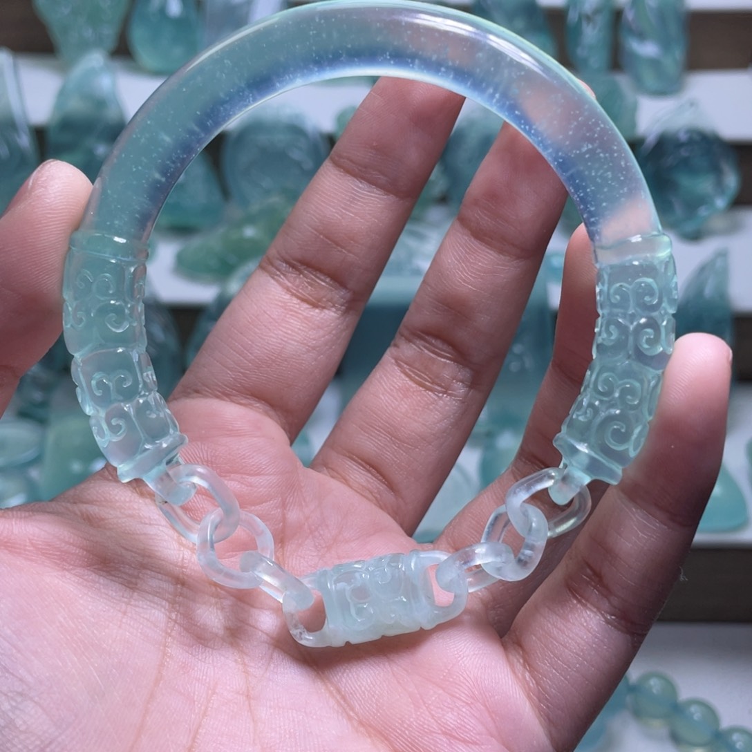 蛇纹石玉颈饰未镶嵌肉*