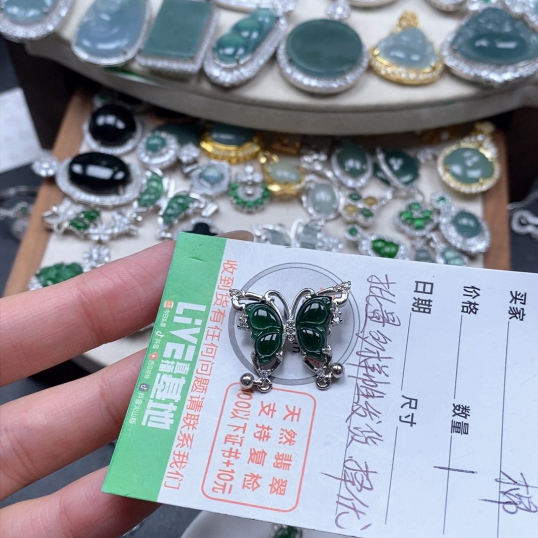 翡翠颈饰未镶嵌翡翠