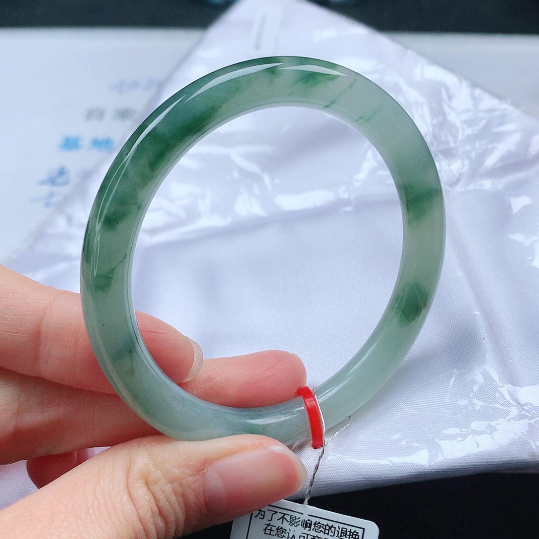 翡翠手镯（圆镯）未镶嵌53圆