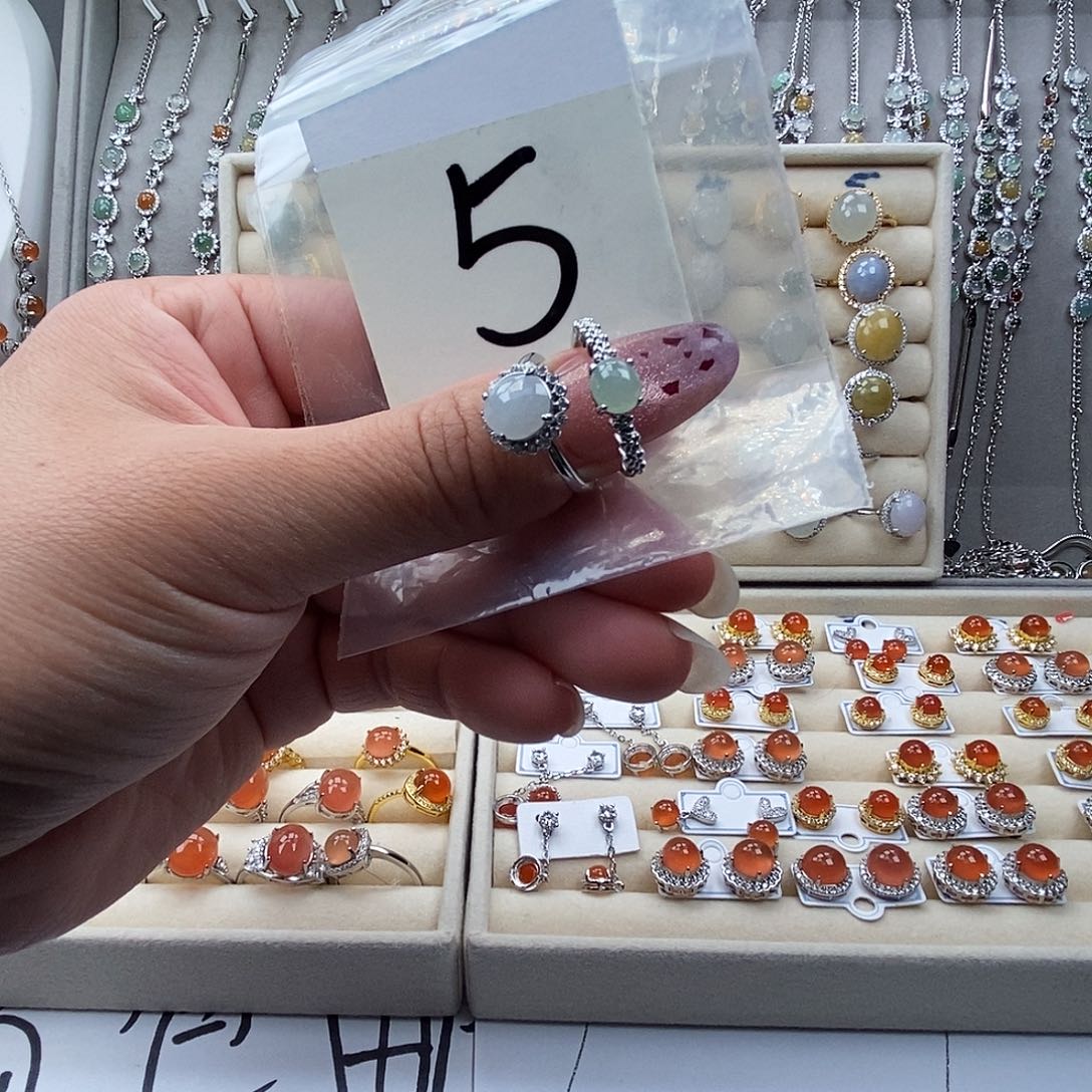 翡翠未镶嵌戒指缅甸