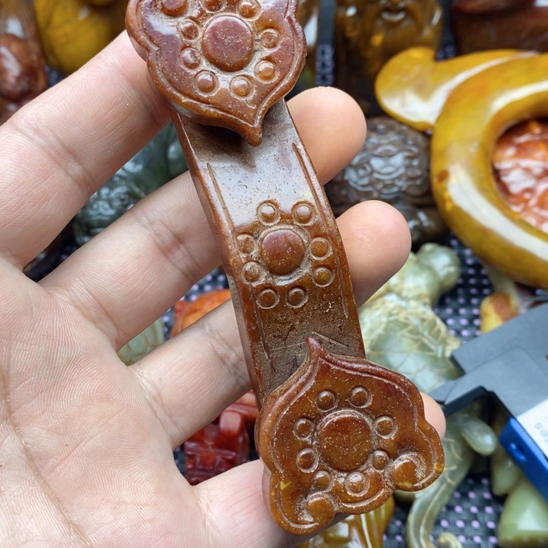 蛇纹石玉颈饰未镶嵌
