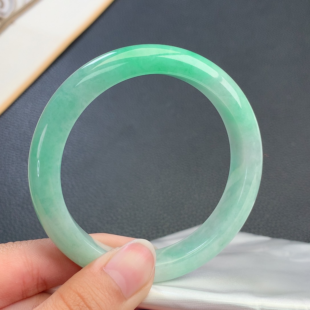 翡翠手镯未镶嵌57.6 翡翠手镯62