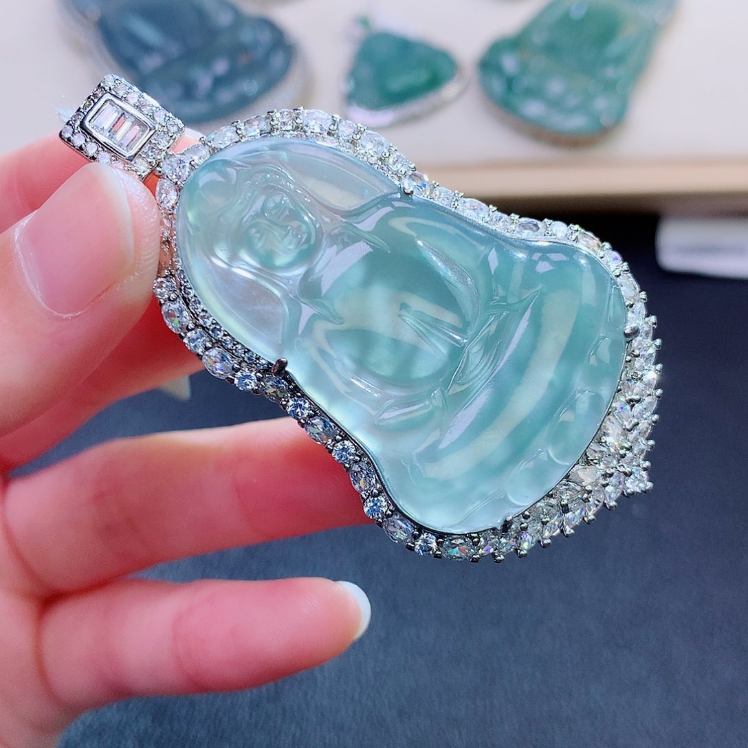 翡翠颈饰未镶嵌翡翠