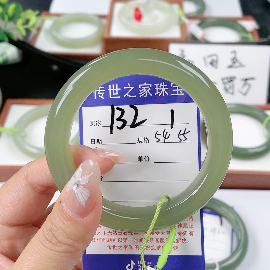和田玉手镯未镶嵌