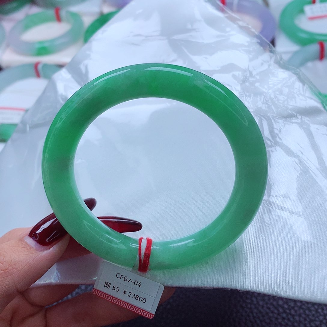 翡翠手镯未镶嵌54.55.56果阳绿 微棉色好 性比价高