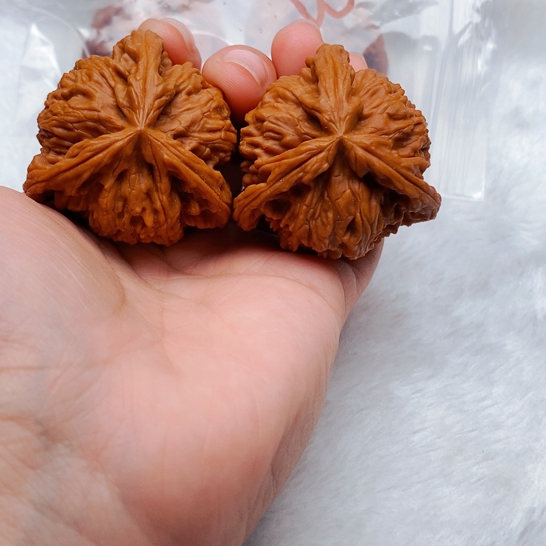 往***风文玩核桃吊坠三棱
