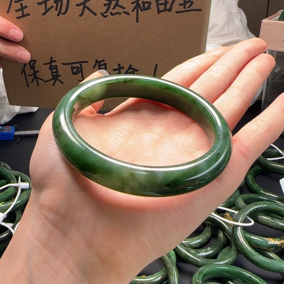 和田玉（碧玉）未镶嵌手镯