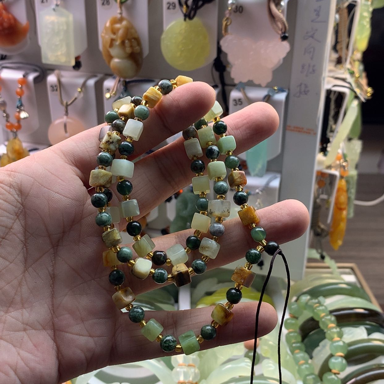 【闪购商品】蛇纹石玉颈饰未镶嵌