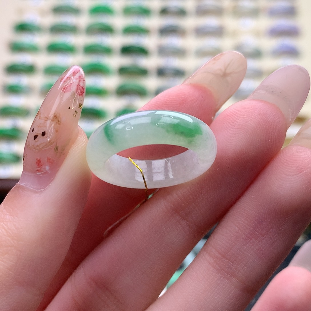 翡翠未镶嵌戒指港12