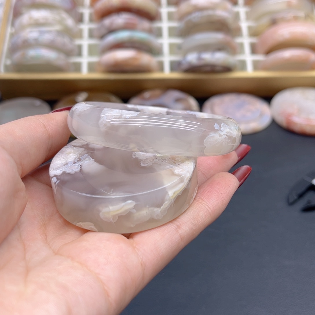 玛瑙/玉髓手镯未镶嵌56