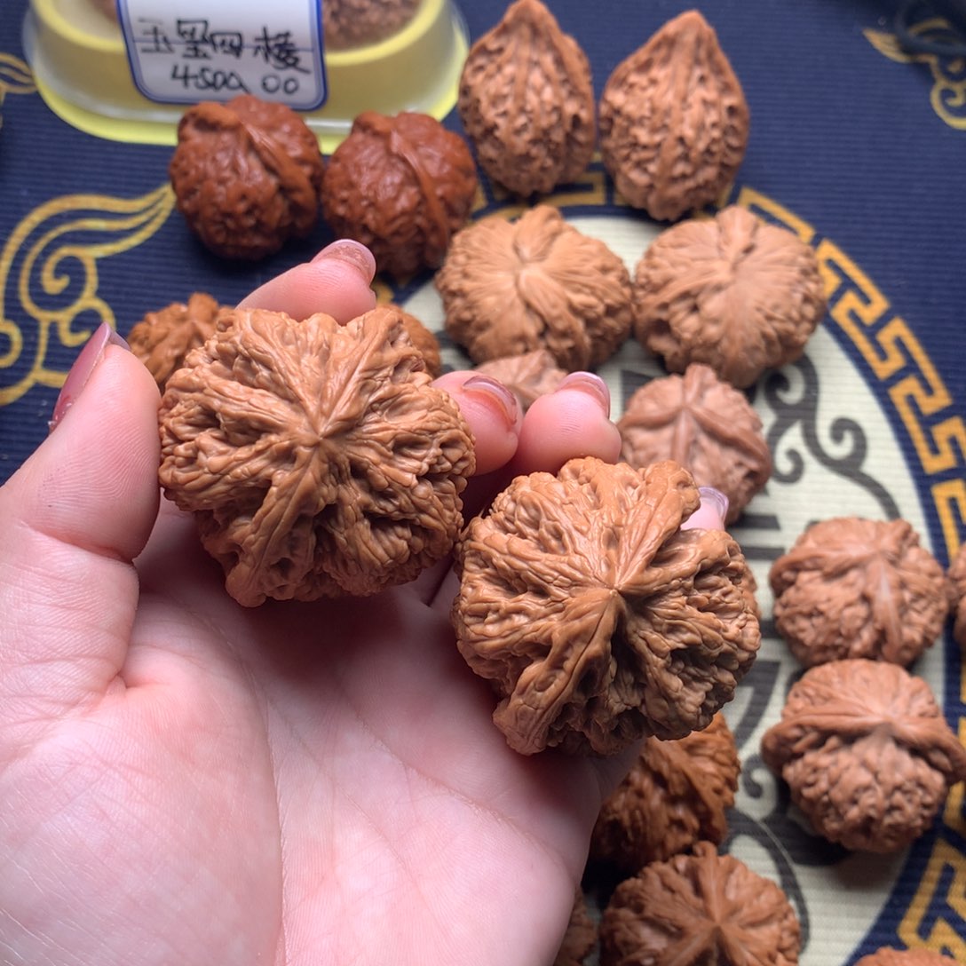 文玩核桃吊坠45大粗筋