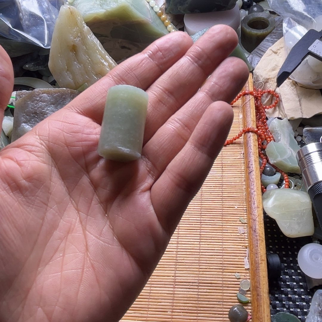 漫***光和田玉（糖玉）未镶嵌挂件