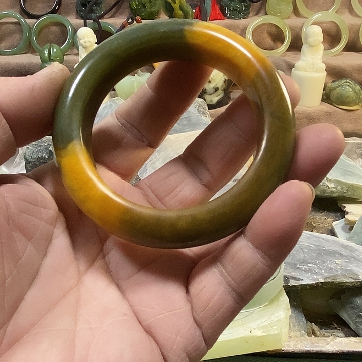 筱***筱蛇纹石玉未镶嵌手镯心