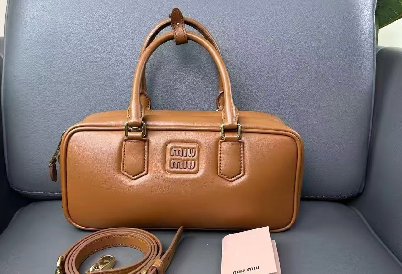95新 MIU MIU/缪缪 GGS缪缪保龄球中号焦糖色金扣羊皮11840135