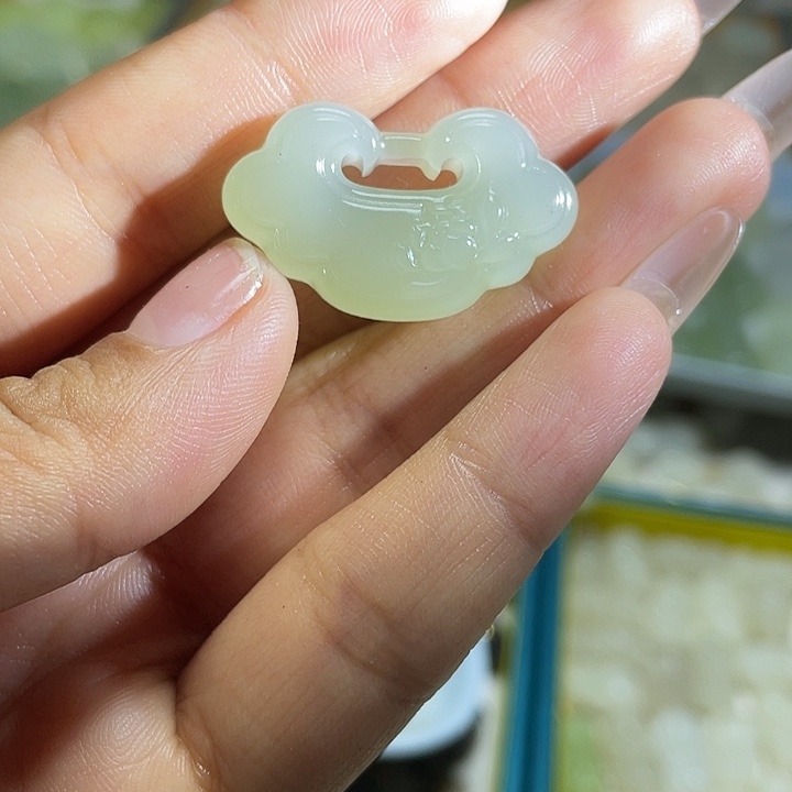 金***金和田玉未镶嵌颈饰王姐