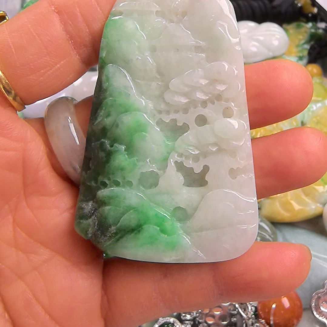 翡翠颈饰未镶嵌吊坠