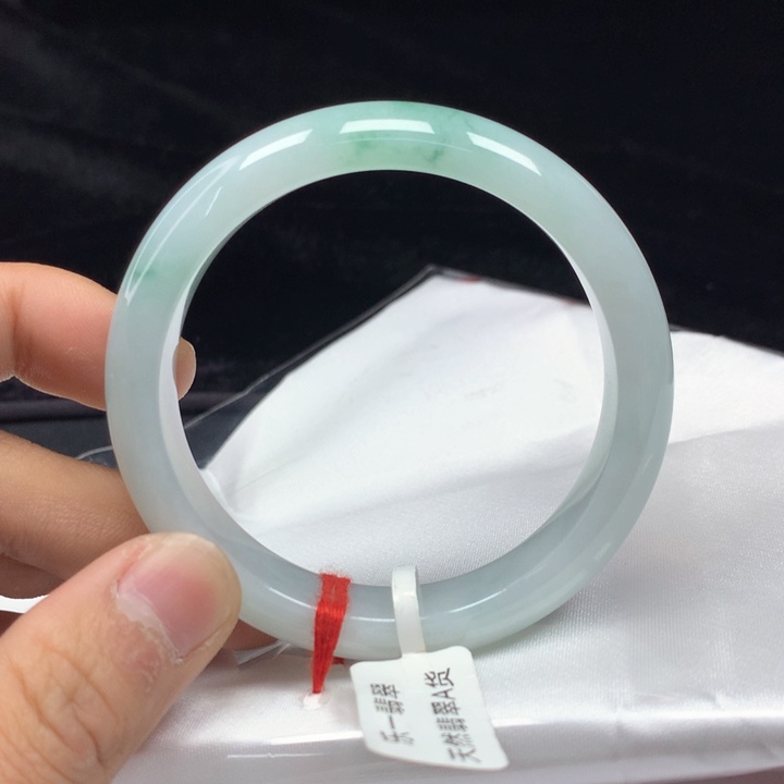 翡翠手镯（圆镯）未镶嵌54.1