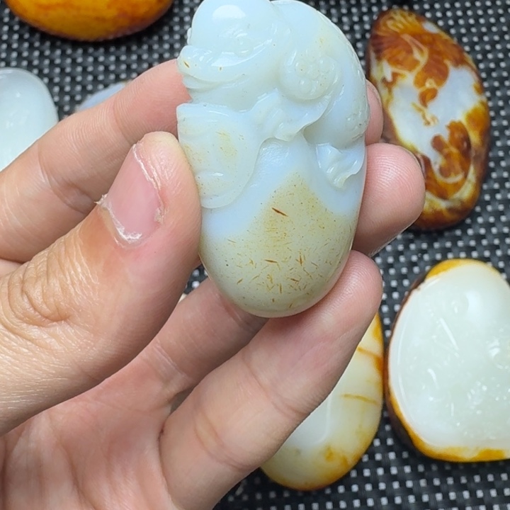 和田玉颈饰未镶嵌