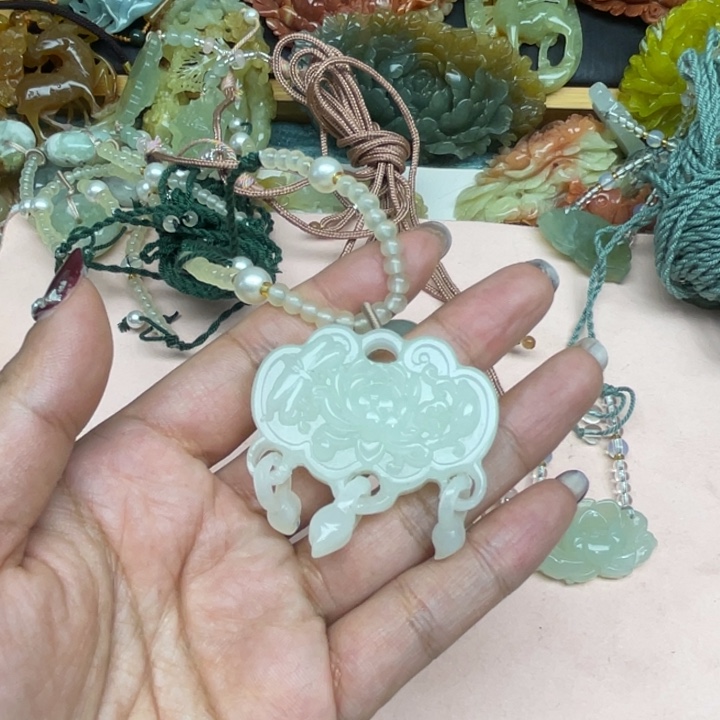 不****蛇纹石玉未镶嵌颈饰