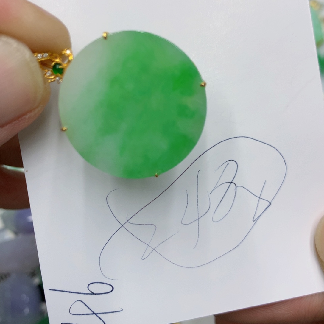 翡翠颈饰18K金镶嵌芊**主翡翠