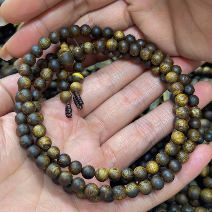 沉香木手串s****8虫漏0.6多圈