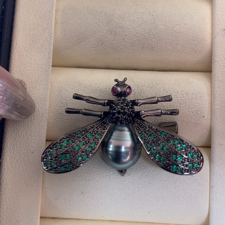 未镶嵌胸饰海水珍珠