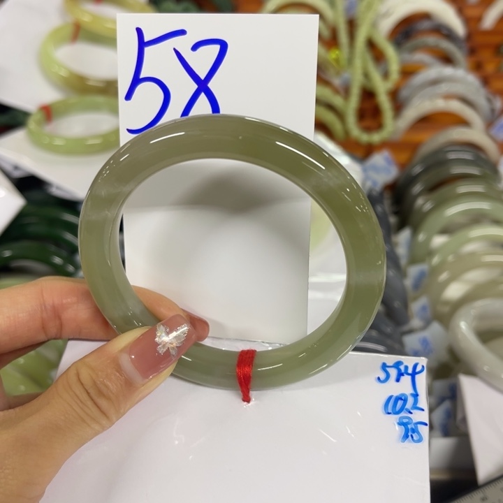 和田玉未镶嵌手镯