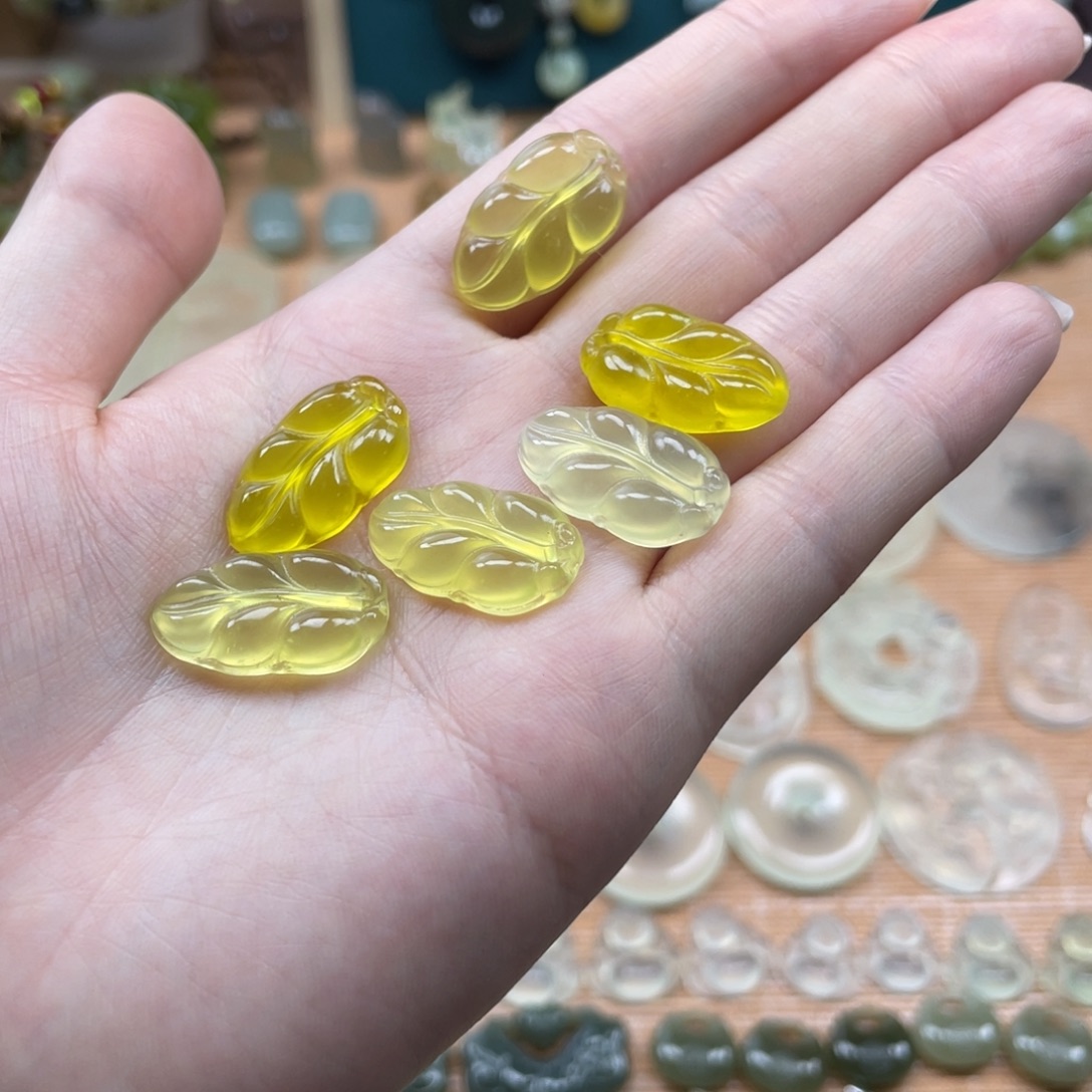 用***3蛇纹石玉未镶嵌颈饰