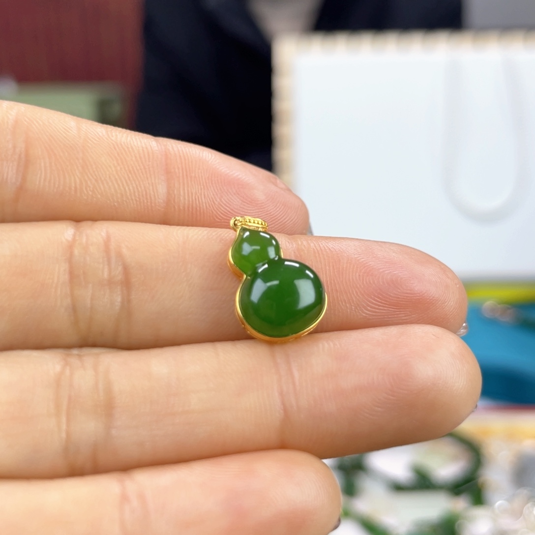 和田玉颈饰18K金镶嵌