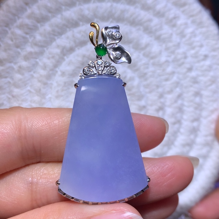 翡翠颈饰18K金镶嵌冰浓紫无事牌