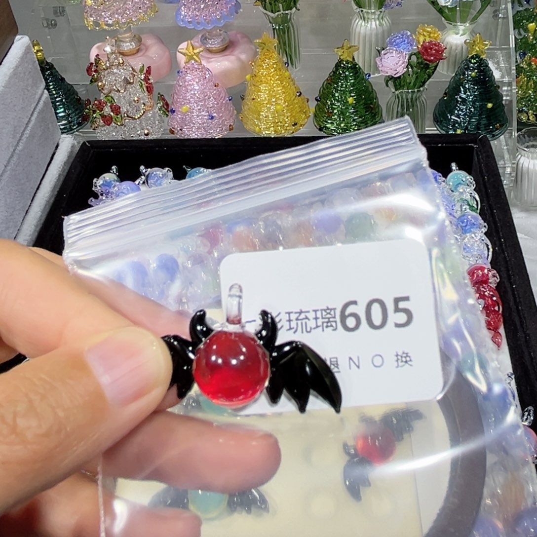 鹿***马颈饰玻璃605红色恶魔