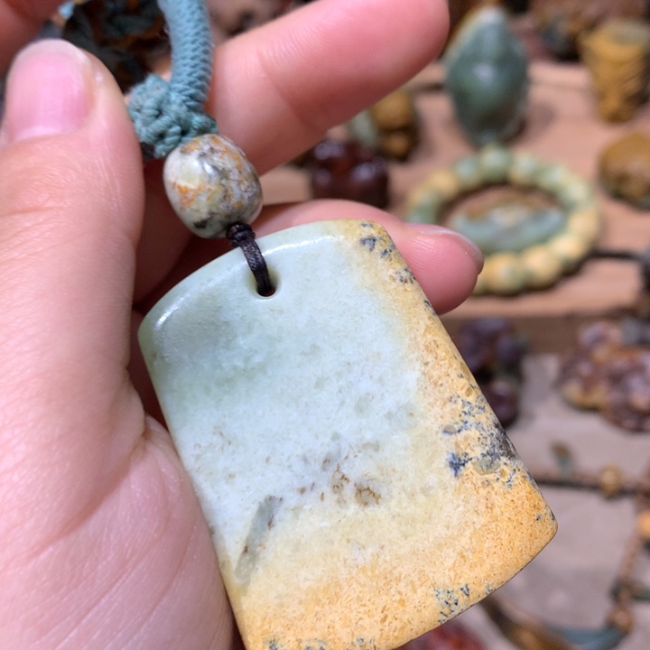 未镶嵌岫岩河磨玉（透闪石质玉）把件