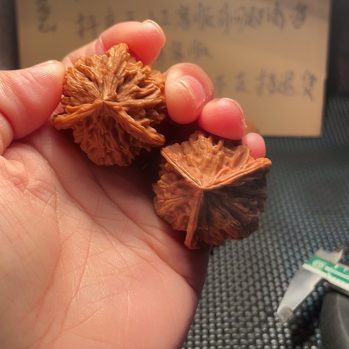 文玩核桃吊坠38mm盘山三棱